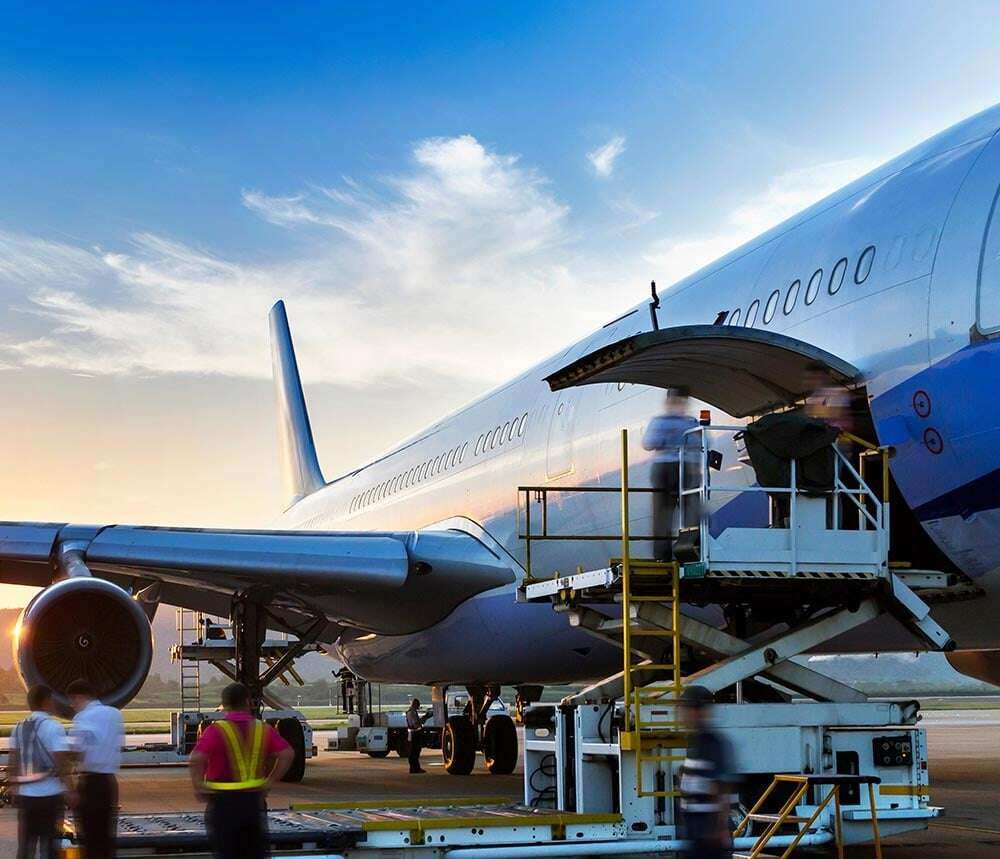 Workers-loading-cargo-plane-1-2